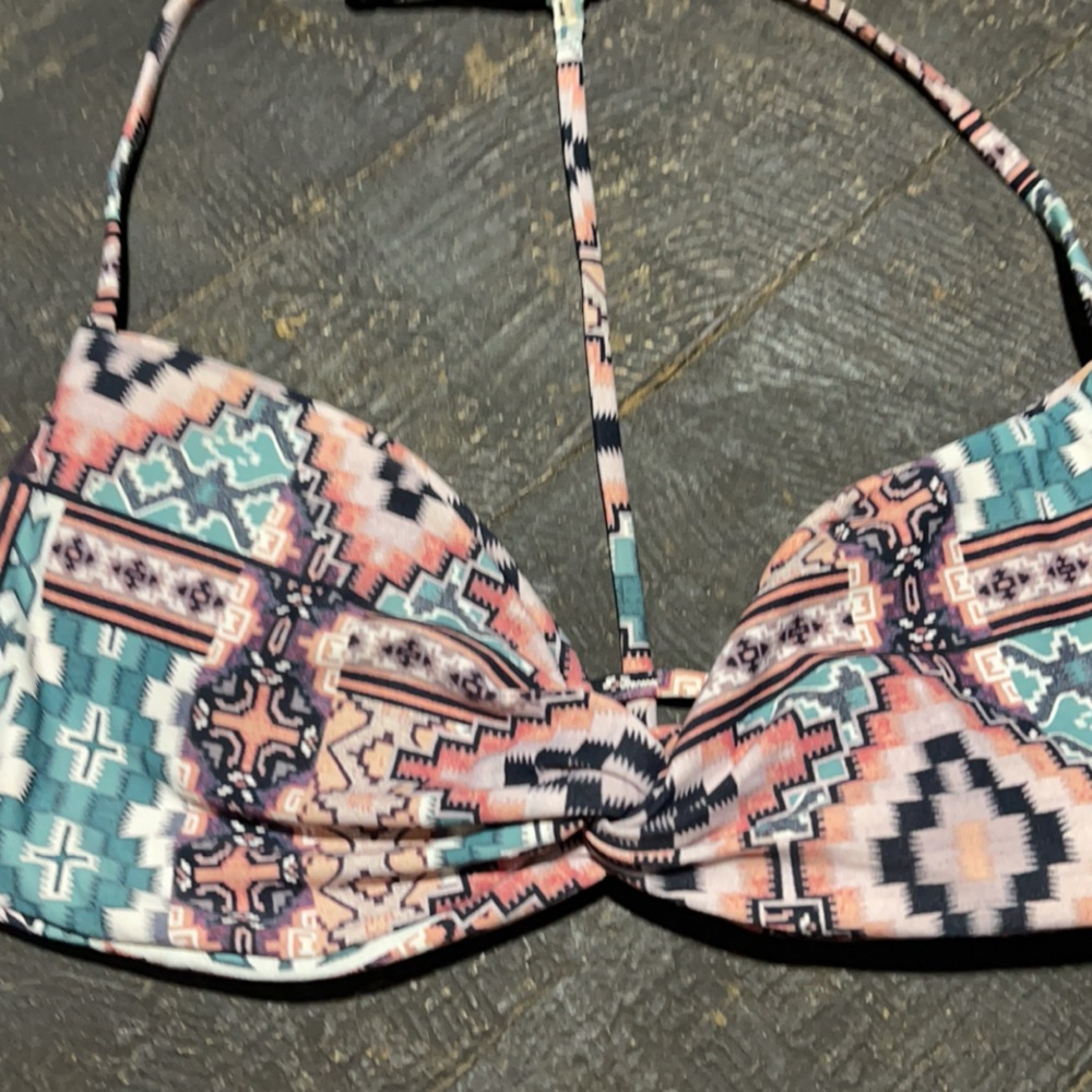 Bathing suit top don’t have the bottoms to it size small multie colored